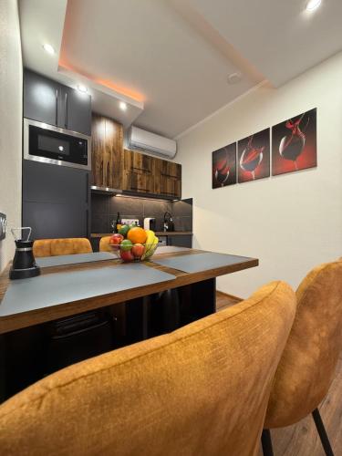 a kitchen with a counter with a bowl of fruit on it at Casa Lara Apartman in Egerszalók