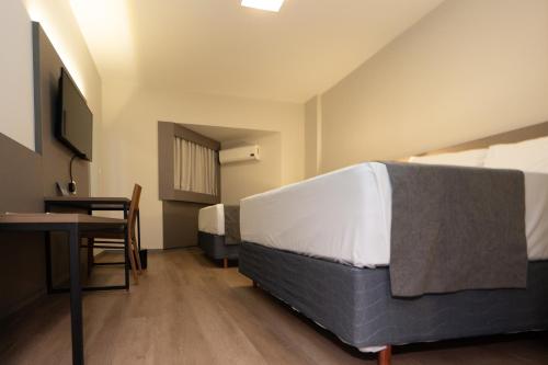 Ένα ή περισσότερα κρεβάτια σε δωμάτιο στο Hotel Caiuá