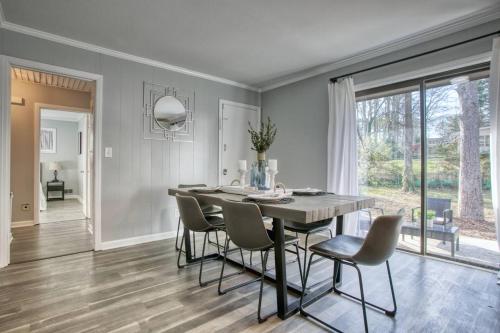 a dining room with a table and chairs at Rocksteady Atlanta Decatur in Decatur
