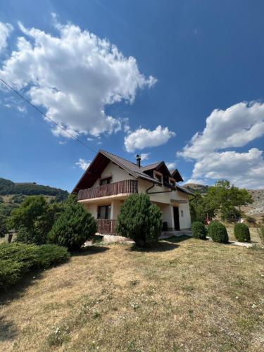 a house on a hill with a yard at Vikendica u srcu Bjelasnice in Trnovo