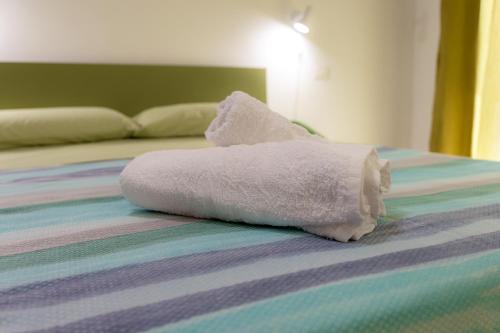 a towel animal sitting on top of a bed at La dimora dei ricci in Santo Stefano di Camastra