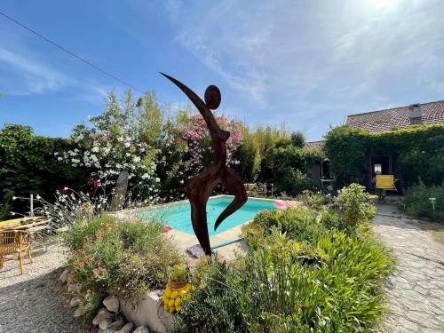 An atypical cocoon, escape to a painter's home