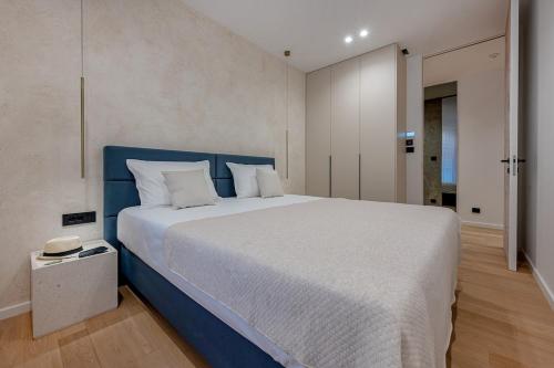 Katil atau katil-katil dalam bilik di Benedicta A luxury villa with a pool, spa area, and complete privacy