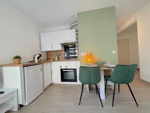 Calme et ensoleillé balcon quartier Port Nice