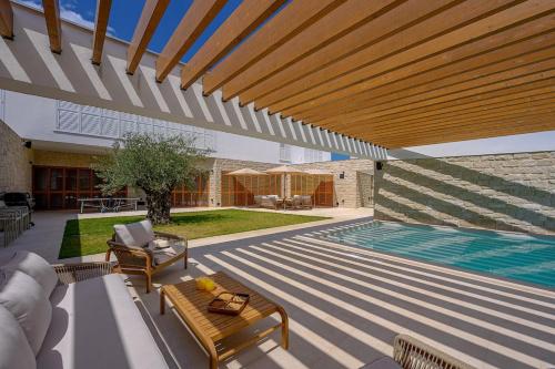 Kolam renang di atau dekat dengan Benedicta A luxury villa with a pool, spa area, and complete privacy