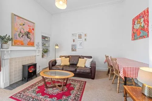 Cosy 1 Bedroom Apartment next to Fountain Park - Edinburgh photo 1