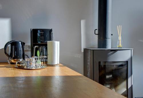 Příslušenství pro přípravu čaje a kávy v ubytování Loft 65 Panoramic View