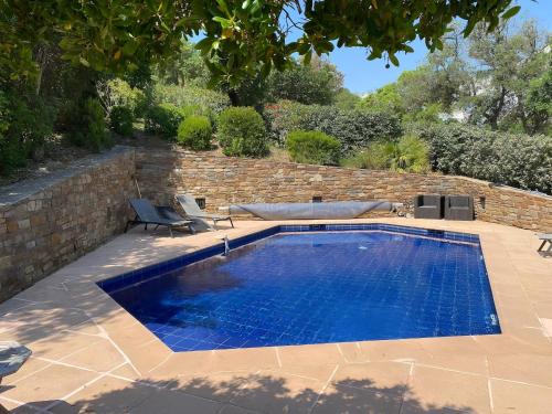 CASA-Valanvi Villa Gaou Benat piscine et vue mer