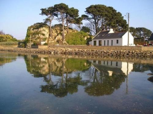 Reposant, Calme, Vue Mer imprenable à 2 m de l'eau, Petit Port Typique Breton