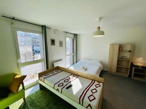 Postel nebo postele na pokoji v ubytování We Live In R - Suite 102