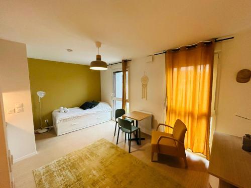 We Live In R - Suite 402