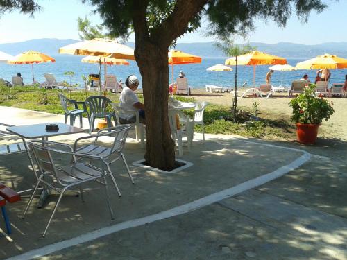 Gambar di galeri bagi Akrogiali Beach Rooms di Amarinthos