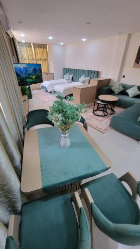 a living room with a table and chairs and a couch at Studio Tetouan in Deroua
