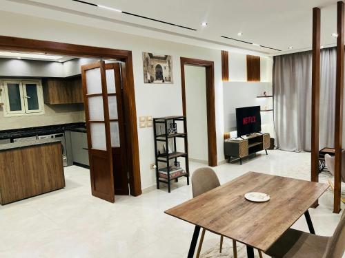 Η κουζίνα ή μικρή κουζίνα στο 2BDR -The Square Compound New Cairo - By Kemetland