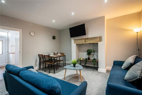 Fotografie z fotogalerie ubytování 4BR Bradford Home,Contractor Friendly with Parking v destinaci Bradford