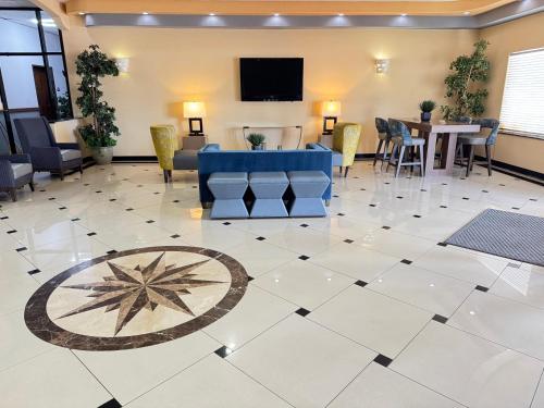 a lobby with a waiting room with a table and chairs at Robinson Inn and Suites in Robinson