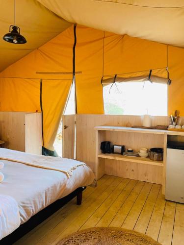 a bedroom with a bed in a tent at Parque Laguna de Zapallar in Maitencillo