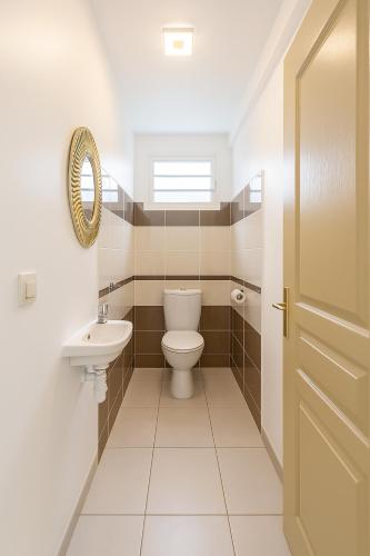 a bathroom with a toilet and a sink at Villa tout confort avec 3 suites in Gros-Morne