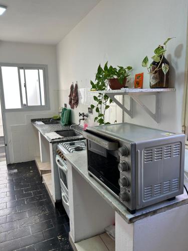 Kuchyň nebo kuchyňský kout v ubytování Central Paz Hostel