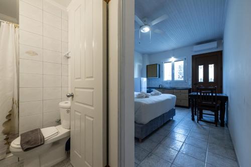 Koupelna v ubytování Mythos Suites-Hermes apartment