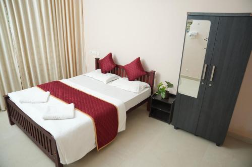 a bedroom with a large bed and a mirror at 3BHK Kamla Luxury Villa, Edappally, Near Lulu & Amrita in Ernakulam