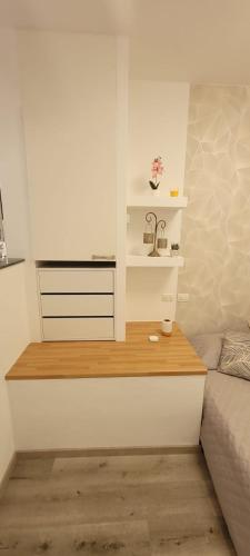 a small bedroom with a bed and a desk at La Chicca in Ameglia