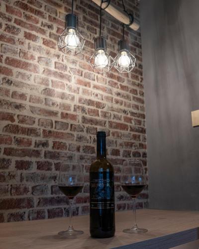 a bottle of wine and two glasses on a table at Modern Cozy Apartment With Stars in Weiden