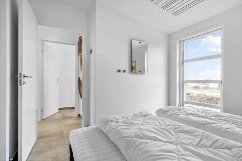 Кровать или кровати в номере 1110-Ringkobing-Hjelmevej-145-a