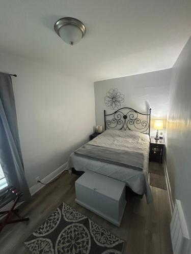a small bedroom with a bed and a rug at Gorge Side Getaway 3 Bedrooms in Niagara Falls