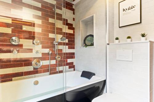 a bathroom with a shower and a toilet at El Bosque in Candamo