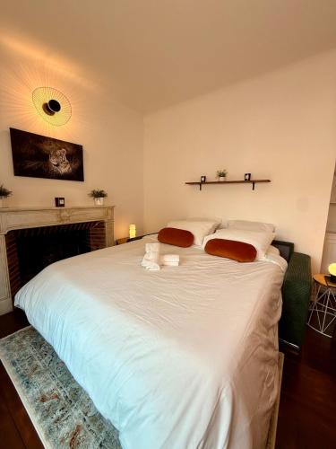 Le Peyrou - Elegant One-Bedroom Apartment for up to 4 Guests - Free Parking - Air Conditioning - Prime City Center Location
