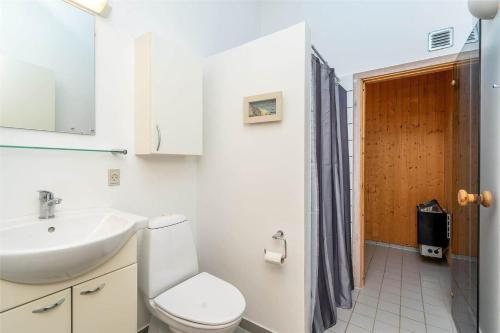 Koupelna v ubytování 752-Hvide-Sande-Slusen-52