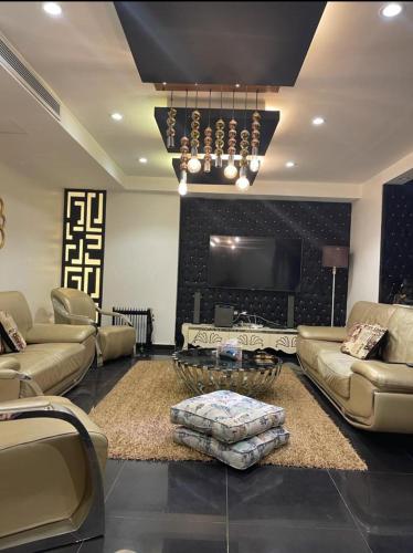 شقة دوبلكس بمدخل خاص هادئة