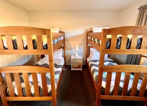 a bedroom with two bunk beds in a room at Starview 88 - Lake Tekapo in Lake Tekapo