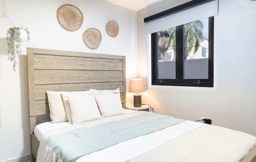 AQUA Villas Del Mar Apt 2 - 2 BR Steps to Beach & Walk to Dine, The Best Location!
