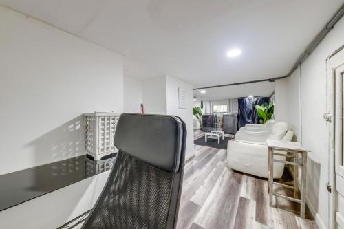 Χώρος καθιστικού στο 4 Mi to Hard Rock Stadium West Park Escape