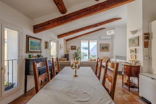 a kitchen and living room with a table and chairs at Provence Village House 84 in Beaumes-de-Venise