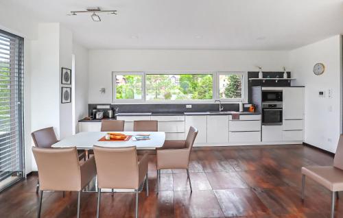 a kitchen and dining room with a table and chairs at Ferienwohnung Pörtschach 110M² in Pörtschach am Wörthersee