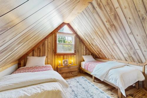 two beds in a room with a attic at Balsam House in Baraboo