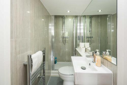 Ένα μπάνιο στο Lovely Studio in prime Maida vale location- Zone 2