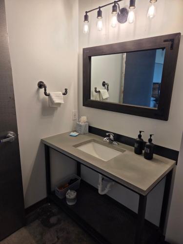 Bilik mandi di The Mill Hotel