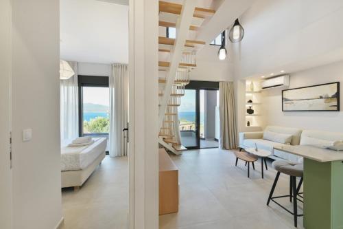 Eveline Suite - seaview & short walk to the beach