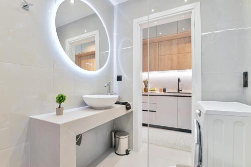 Aqua luxury apartments