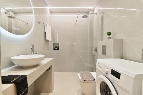 Aqua luxury apartments