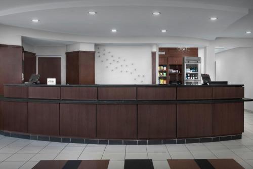 a lobby of a hotel with a reception counter at Courtyard Philadelphia Great Valley/Malvern in Malvern