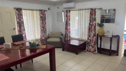 Μια τηλεόραση ή/και κέντρο ψυχαγωγίας στο Primrose Guest Houses