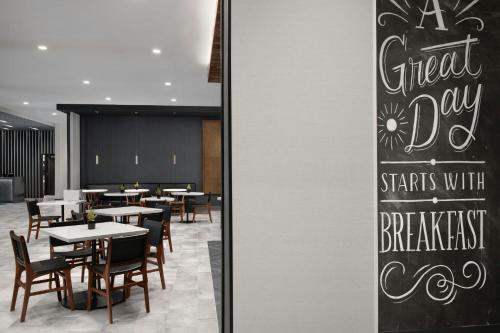 En restaurant eller et andet spisested på TownePlace Suites by Marriott Bozeman West