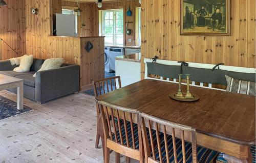 Dapur atau dapur kecil di Cozy Home In Sjællands Odde With Wifi