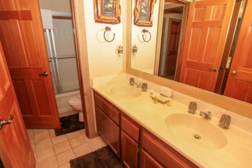 Ένα μπάνιο στο Mountainback #48, Corner Unit