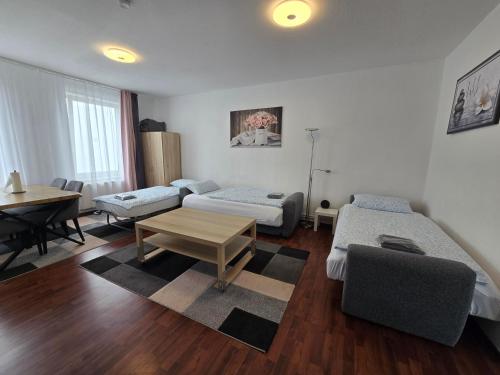 Postel nebo postele na pokoji v ubytování Charmante Ferienwohnung im Herzen von Lübeck